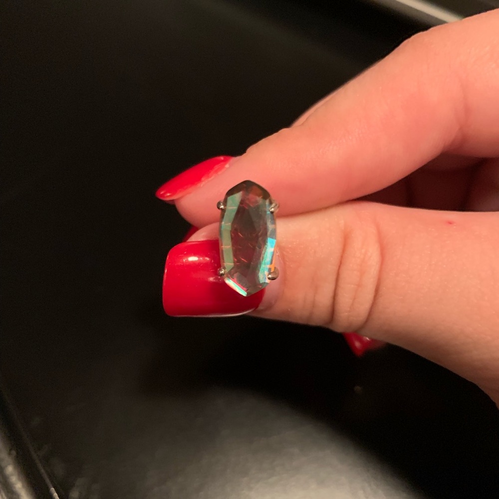 One Kendra Scott Stud Earring
